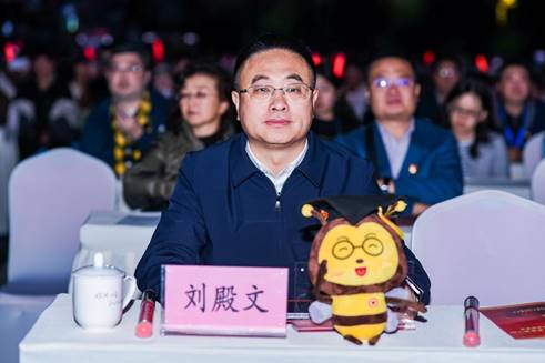 /Users/sabrina/Desktop/77779193永利举办2023年迎新晚会/图4.校党委常委、副校长刘殿文观看演出.jpg图4.校党委常委、副校长刘殿文观看演出