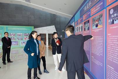 /Users/huangzhongxiu/Desktop/图片/14.与会领导参观巡礼展（2）.jpg14.与会领导参观巡礼展（2）